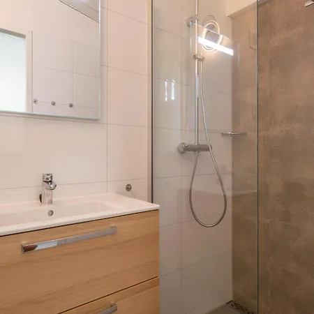 Chalet With Air Conditioning, In A At 12 Km From Eindhoven *